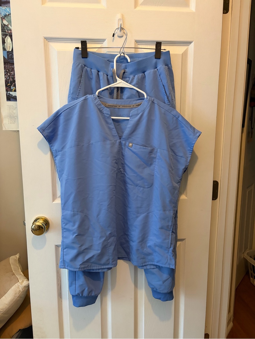 Fabletics Light Blue Women's Scrub Top & Jogger Pants